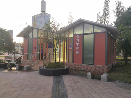 金屬雕花板廁所08