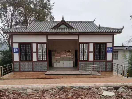 金屬雕花板廁所06