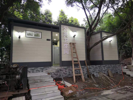 金屬雕花板廁所05